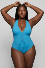 Capri bleu assise